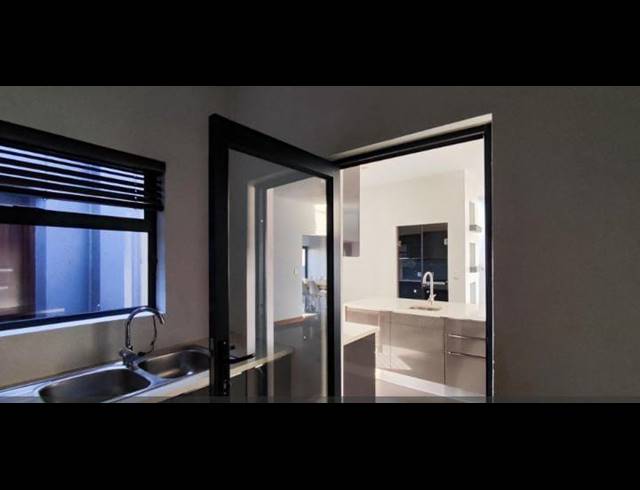 5 BEDROOM HOUSE FOR SALE IN GLEN ERASMIA